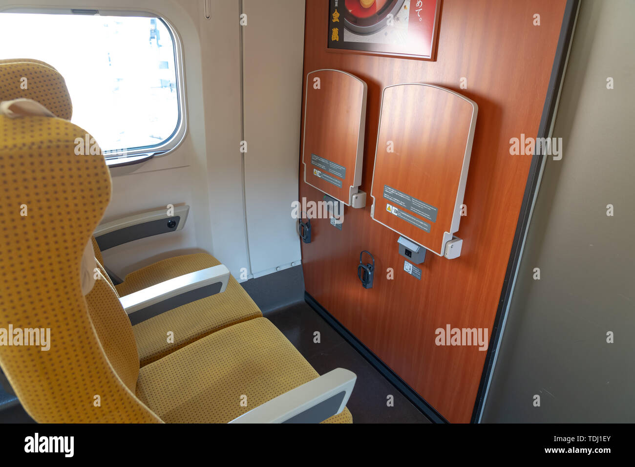 Akita Shinkansen Komachi, Interieur der Standard Class Sitze von E6 Serie Shinkansen super express Bullet Zug bei Ueno Station in Japan Stockfoto