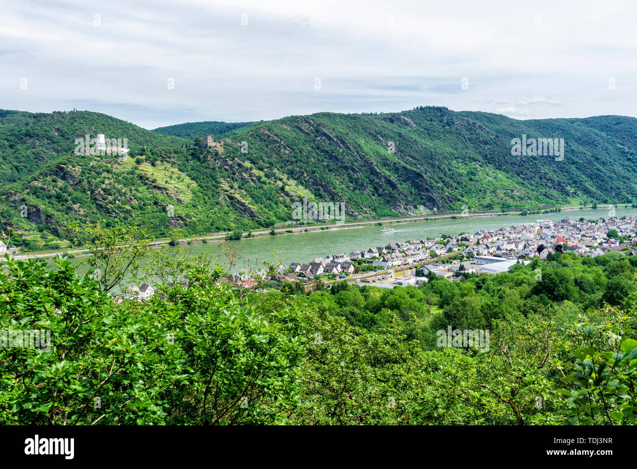 "Feindlichen Brüder" im Oberen Mittelrheintal und Bad Salzig: Burg Sterrenberg und Liebenstein Burg Stockfoto