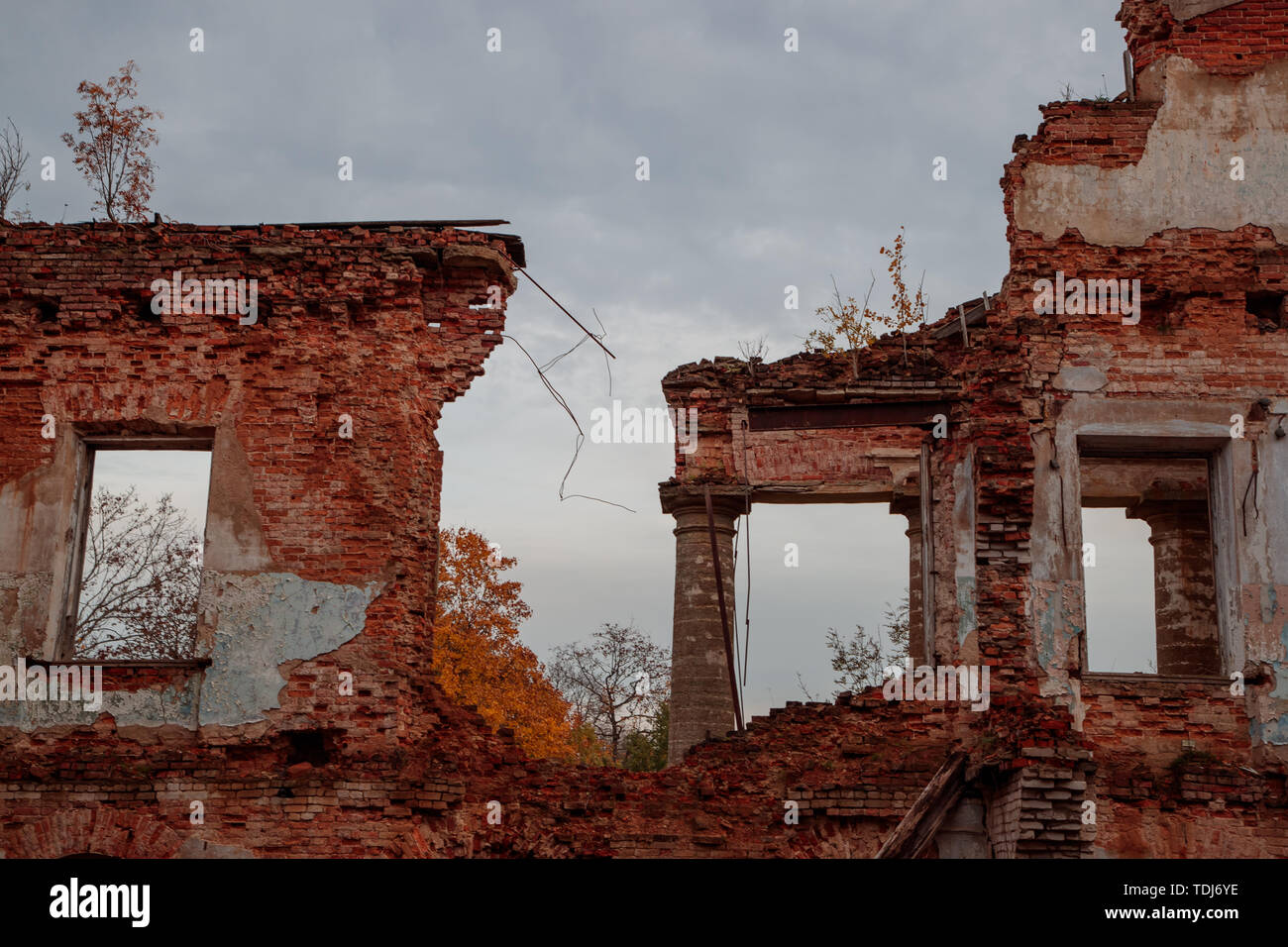 Alte und zerstörte Gebäude in der Tageszeit Stockfoto