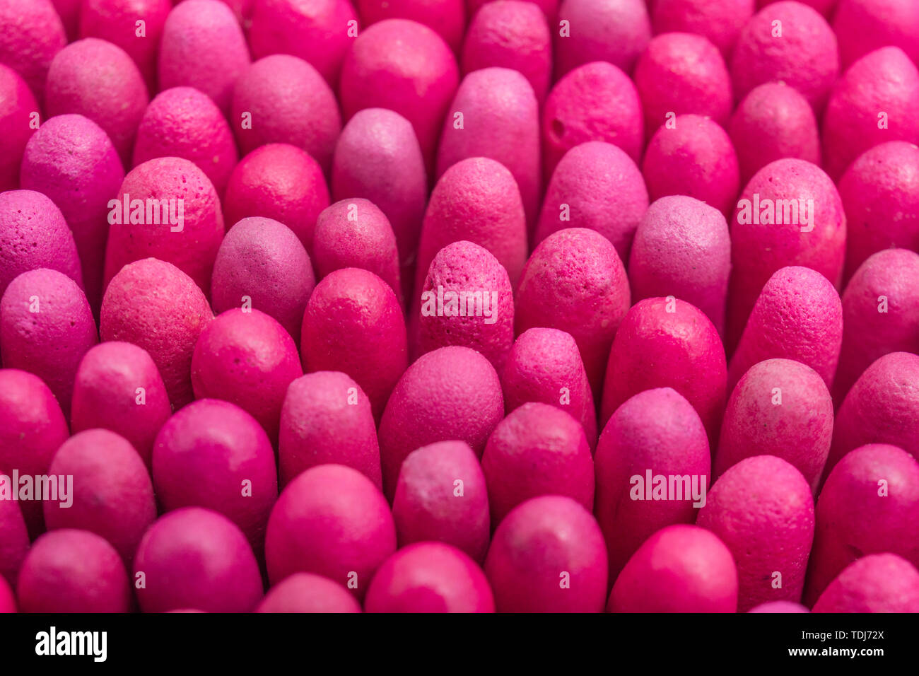 Makro Nahaufnahme des Massierten wasserdichte Kameratasche not Übereinstimmungen fest gepackt. Metapher überleben Fähigkeiten, voll, Eng, drängeln für den Weltraum. Stockfoto