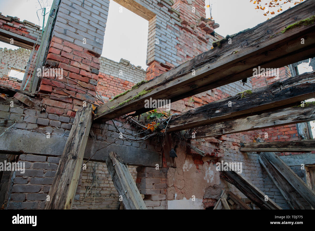 Alte und zerstörte Gebäude in der Tageszeit Stockfoto