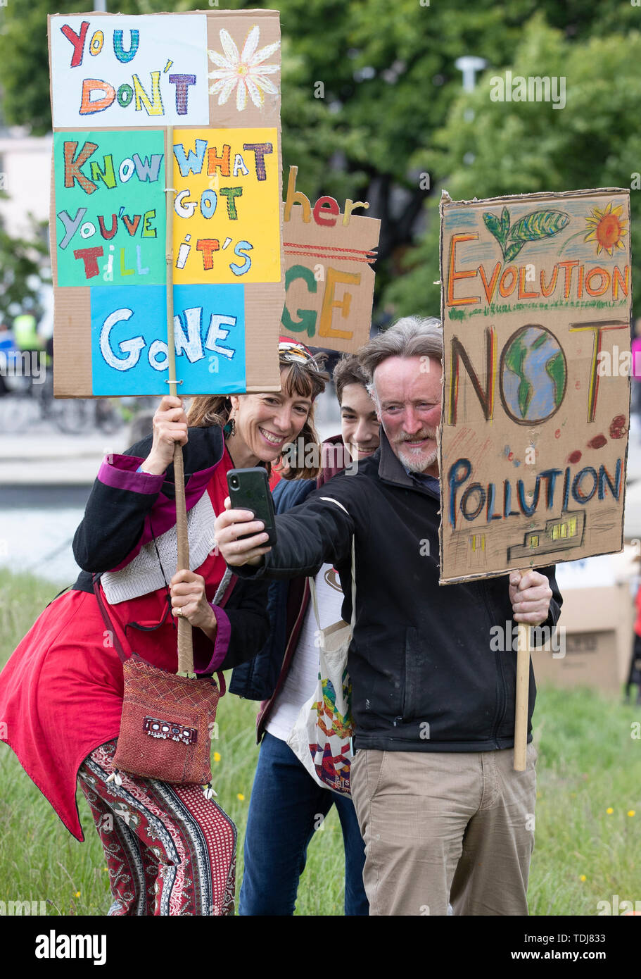 Mitglieder des Aussterbens Rebellion Schottland haben den Holyrood Rebellenlager, einer 5-tägigen Protest Camp, auf dem Gelände des Schottischen Parlaments, Edinburgh. Stockfoto