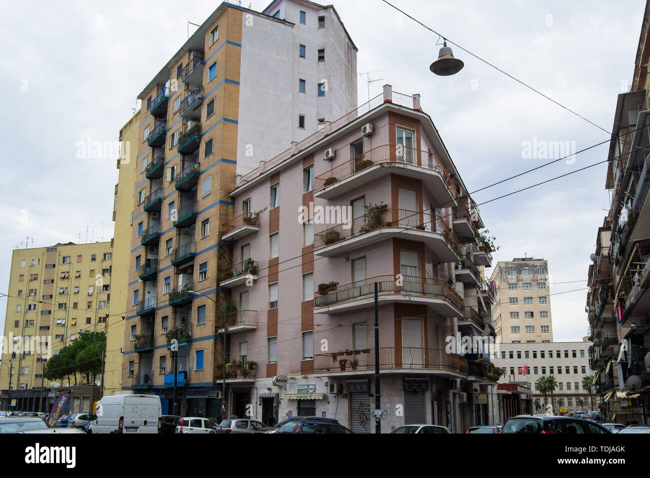 Italienische Architektur ein hohes Wohnhaus Stockfoto