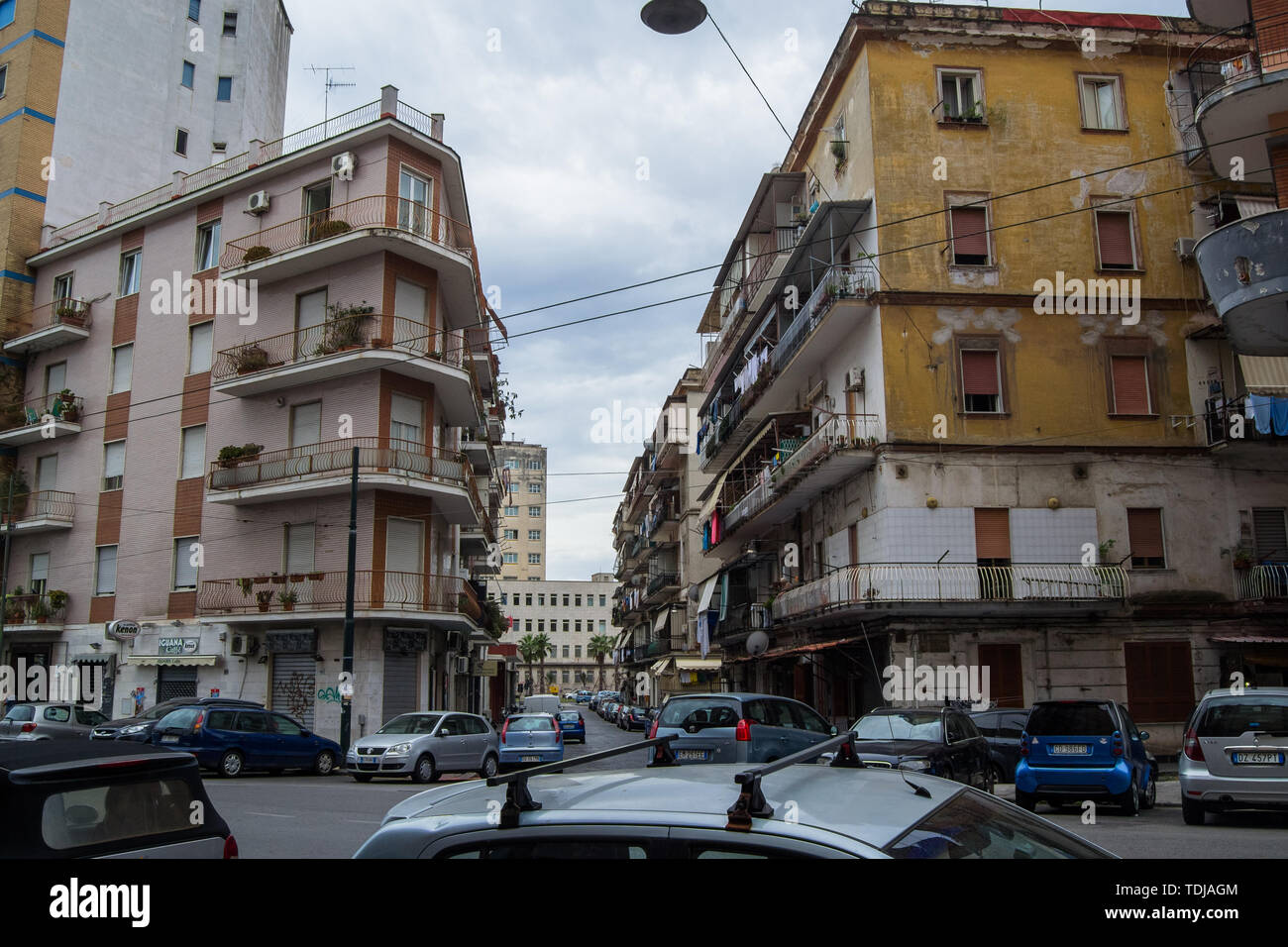 Italienische Architektur ein hohes Wohnhaus Stockfoto