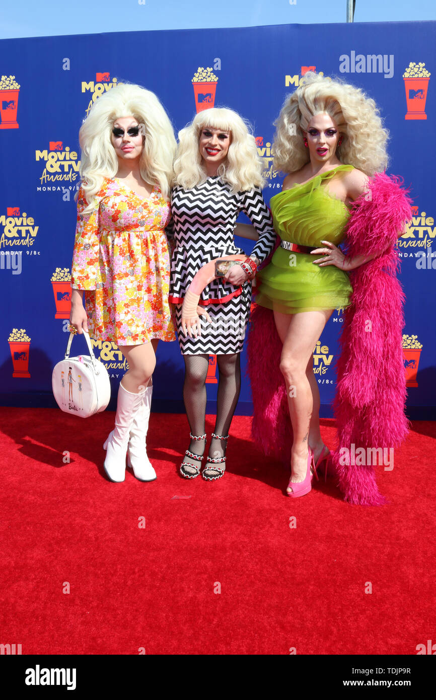 Juni 15, 2019 - Santa Monica, CA, USA - LOS ANGELES - 15.Juni: Trixie Mattel, Katya Zamolodchikova, Alyssa Edwards bei den 2019 MTV Movie & TV Auszeichnungen bei den Barker Hangar am 15. Juni 2019 in Santa Monica, CA (Credit Bild: © Kay Blake/ZUMA Draht) Stockfoto