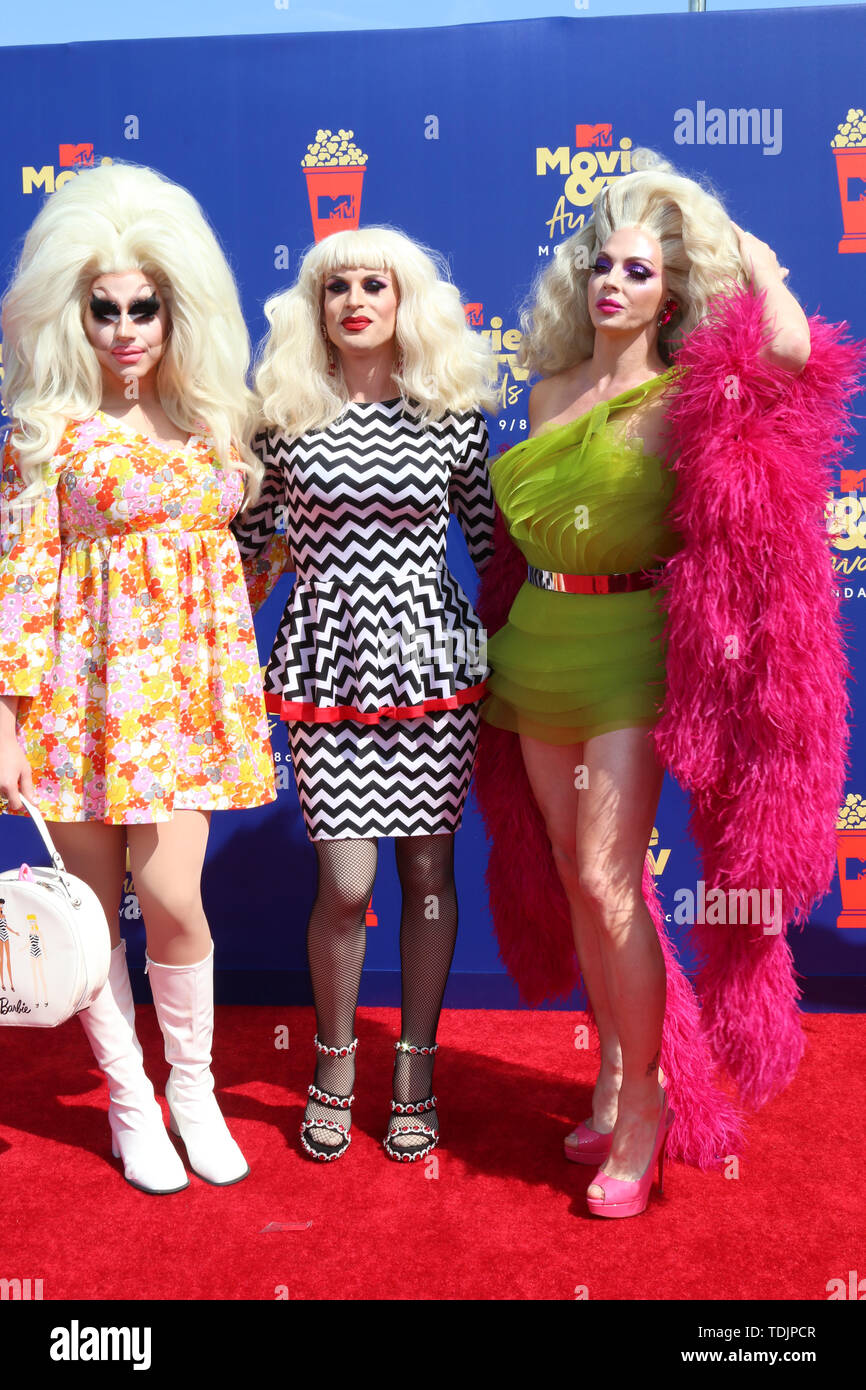 Juni 15, 2019 - Santa Monica, CA, USA - LOS ANGELES - 15.Juni: Trixie Mattel, Katya Zamolodchikova, Alyssa Edwards bei den 2019 MTV Movie & TV Auszeichnungen bei den Barker Hangar am 15. Juni 2019 in Santa Monica, CA (Credit Bild: © Kay Blake/ZUMA Draht) Stockfoto