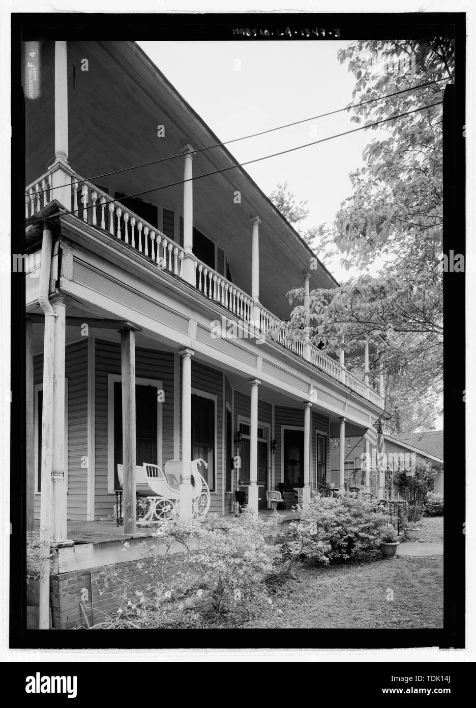 Schrägansicht DER OSTFASSADE VON SUCHEN IM SÜDOSTEN - Dismukes House, 236 Second Street, Natchitoches, Natchitoches Parish, LA; Cane River National Heritage Area Kommission, Sponsor; Preis, Virginia Barrett, Sender Stockfoto