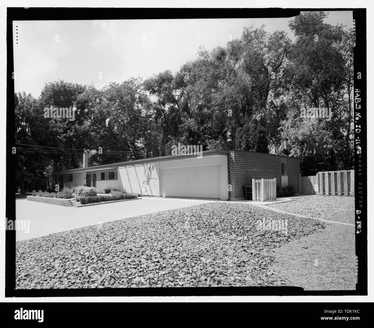 Schrägansicht, Frontansicht, west-südwestlich-Mountain Home Air Force Base 1958 Senior Officers' Gehäuse, General's Residence, Rabeni Straße (ursprünglich Efeu Straße), Mountain Home, Monroe County, ID Stockfoto