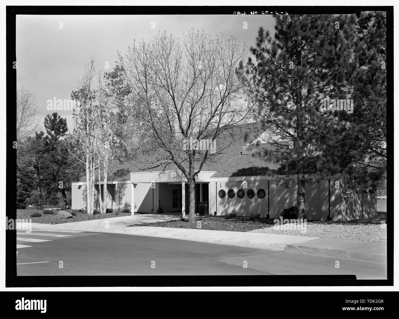 Alte VERWALTUNGSGEBÄUDE, Vorder- und Seitenansicht. Blick nach Osten. - Fort Logan National Cemetery, 3698 South Sheridan Boulevard, Denver, Denver County, CO Stockfoto