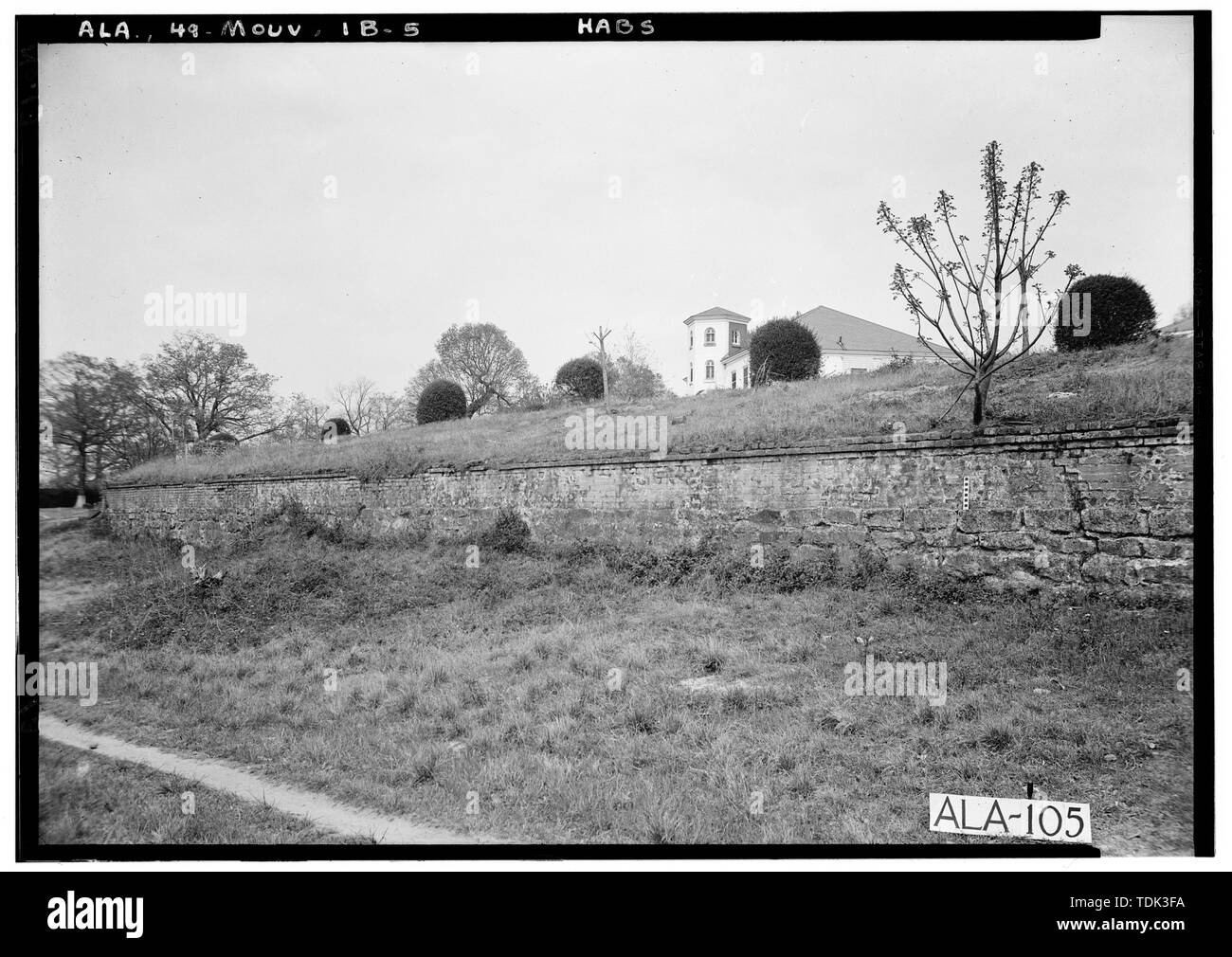Historischer amerikanischer Gebäude Umfrage E. W. Russell, Fotograf, 26. März 1935 ALTE STÜTZMAUER, W. SEITE VON GRÜNDEN - Mount Vernon Arsenal, Innenwand, Old Saint Stephens Road (County Road 96), Mount Vernon, Mobile County, AL Stockfoto