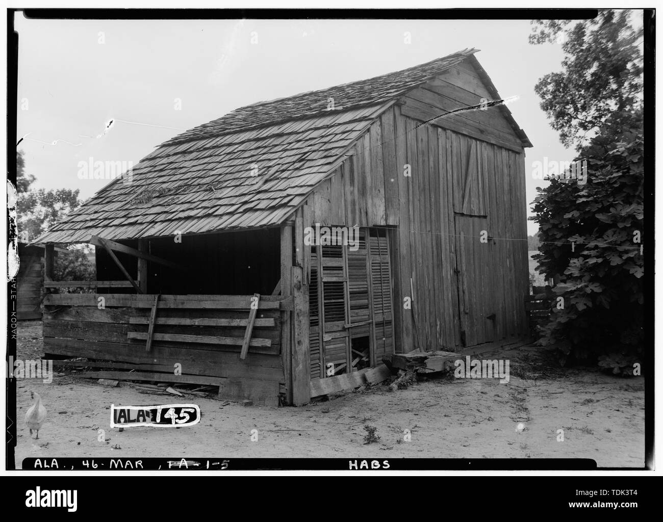 Historischer amerikanischer Gebäude Umfrage Alex Bush, Fotograf, 14. Juni, ALTE SMOKE HOUSE 1935 UND SCHUPPEN, vorne (E) UND SÜDSEITE - Pearson House, County Road 6, Marengo, Marengo County, AL Stockfoto