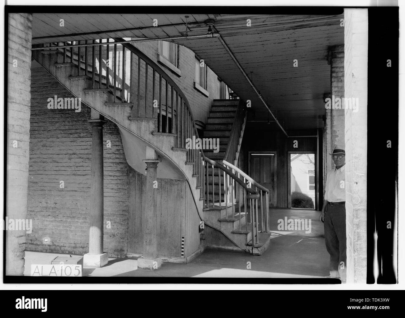 Historischer amerikanischer Gebäude Umfrage E. W. Russell, Fotograf, März 19, 1935, alte Treppen - Mount Vernon Arsenal, Kasernen, Old Saint Stephens Road (County Road 96), Mount Vernon, Mobile County, AL Stockfoto