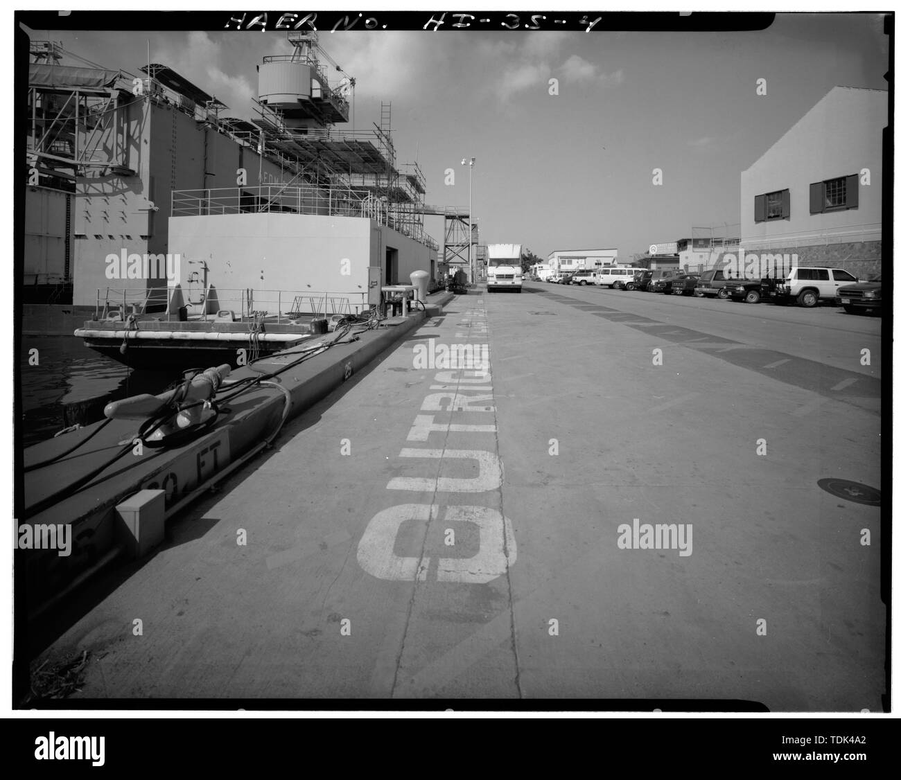 An der Küste der nordöstlichen Seite von KAI S-20 nach Südwesten - US Naval Base, Pearl Harbor, schwimmende Trockendock Quay, verletzt Avenue an der nordwestlichen Seite des Magazins, Loch, Pearl City, Honolulu County, HI Stockfoto