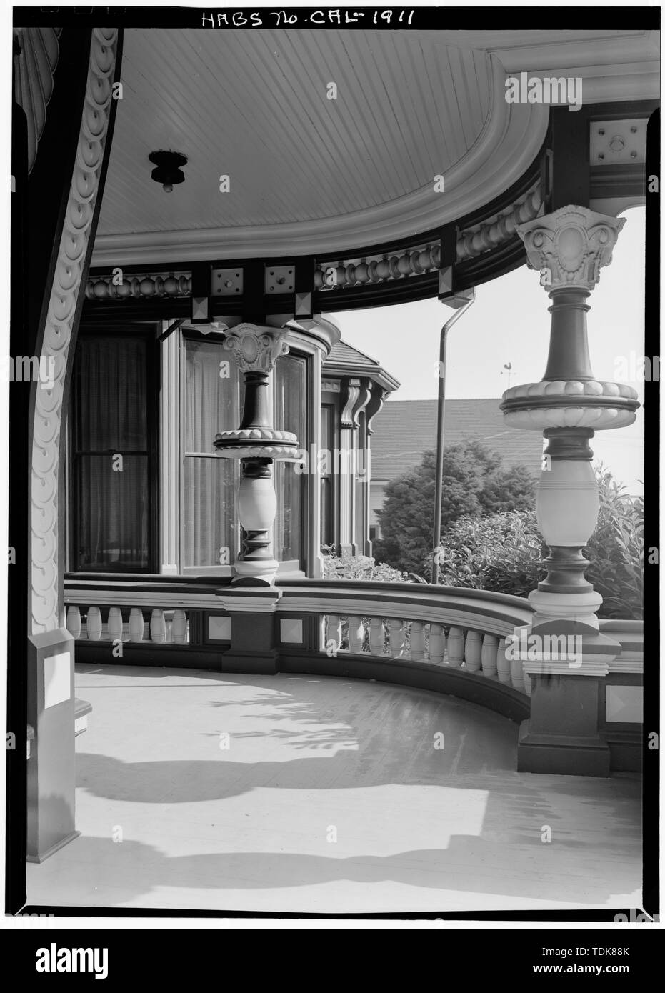 Oktober 1960 Detail der Vorhalle (Eingang Süd) - Carson House, Eureka, Humboldt County, CA Stockfoto