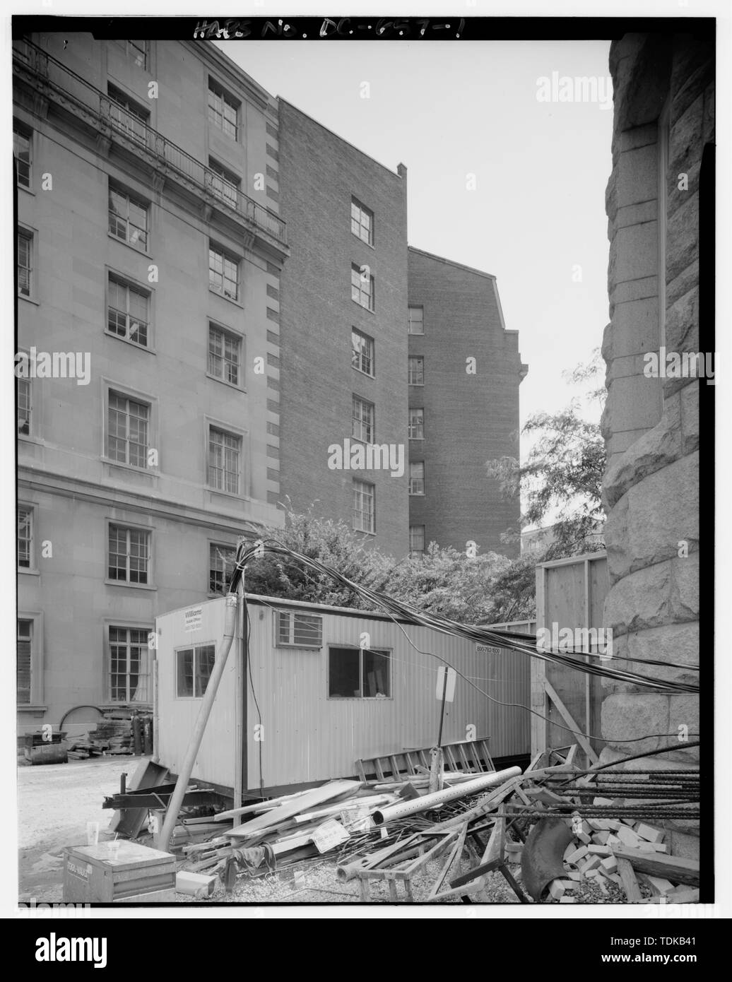 Original schwarz-weiß drucken, Anzeigen von unfertigen Fassade am zwölften STRASSE VON HOF - Internal Revenue Service Hauptsitz, 1111 Constitution Avenue Northwest, Washington, District of Columbia, DC Stockfoto