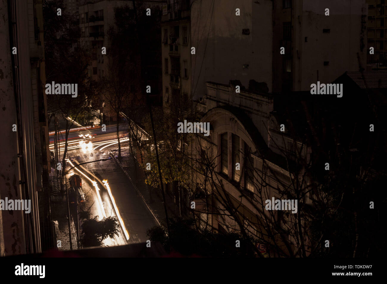 Buenos Aires, Hauptstadt, Argetina. 16 Juni, 2019. Mega allgemein Blackout in Argentinien verlässt das Dunkel von Argentinien nach Uruguay. Strom Service war am Sonntag in einem Drittel der Wohnungen in Argentinien restauriert, nach einem massiven Ausfall am Morgen von links nach zig Millionen Menschen ohne Strom in ganz Argentinien und in Teile des benachbarten Uruguay und Paraguay. Credit: Roberto Almeida Aveledo/ZUMA Draht/Alamy leben Nachrichten Stockfoto