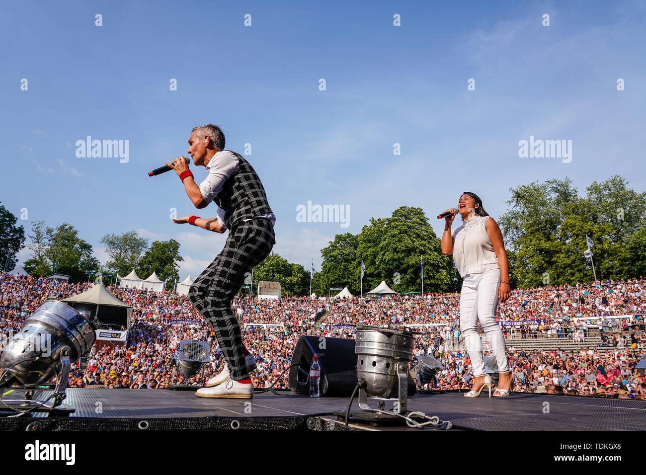 Berlin, Deutschland. 15 Juni, 2019. 15.06.2019, Die niederländische Popgruppe Hermes House Band bei der Berliner Rundfunk Open Air 2019 in der Parkbuhne Wuhlheide. Berliner Rundfunk 91,4 feierte sein traditionelles Sommerfest in der schönen Open-Air-Arena mit Musik Stars der 80er Jahre. | Verwendung der weltweiten Kredit: dpa/Alamy leben Nachrichten Stockfoto