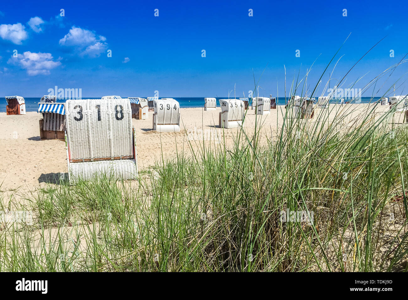 Surendorf, Deutschland. 17 Juni, 2019. Liegestühle sind am Strand. Credit: Frank Molter/dpa/Alamy leben Nachrichten Stockfoto