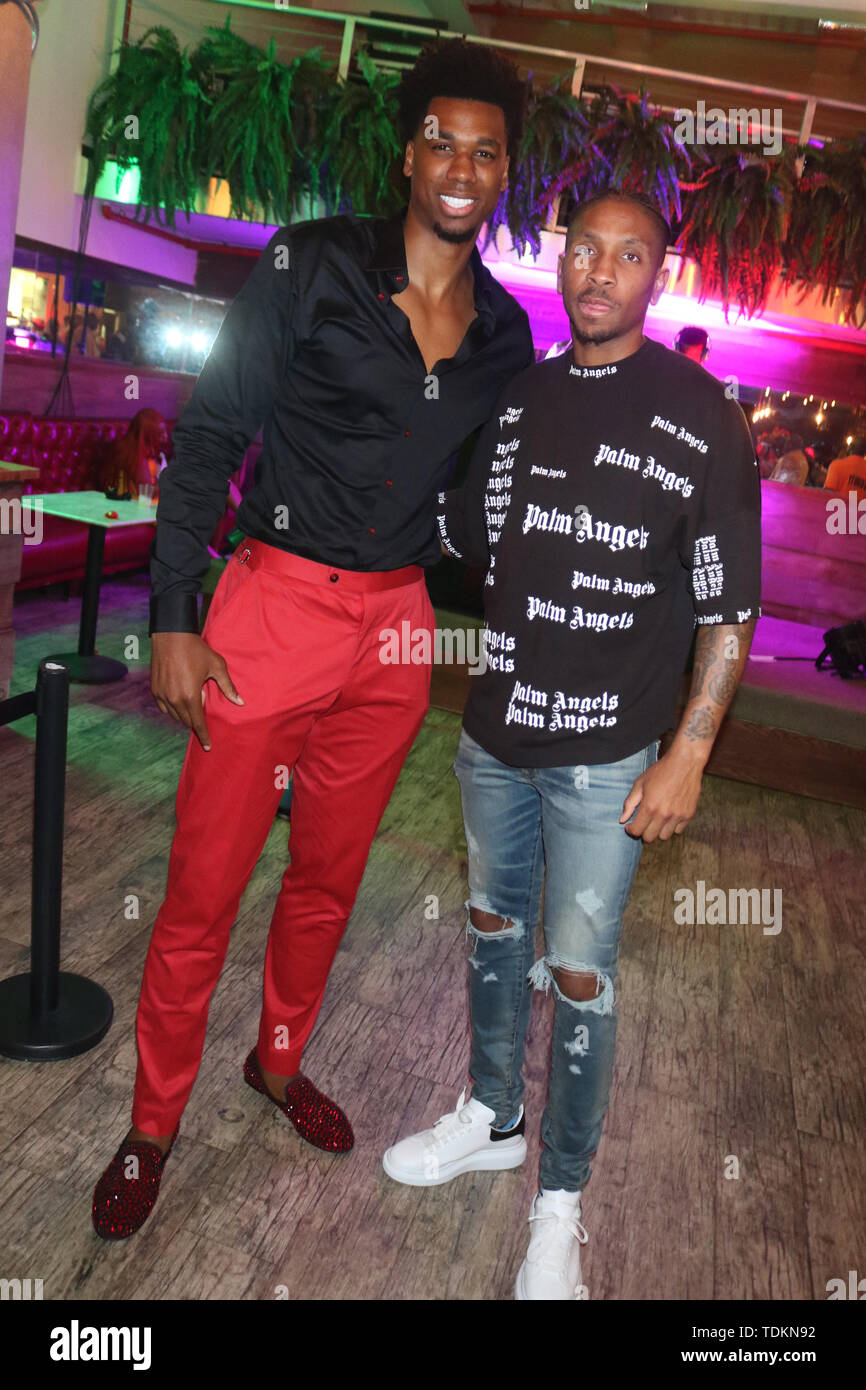 Miami, FL, USA. 16 Juni, 2019. Hassan Whiteside und Rodney McGruder am Hassan Whiteside 30. Geburtstag Party in Woodside Miami in Miami, Florida, am 16. Juni 2019. Credit: Walik Goshorn/Medien Punch/Alamy leben Nachrichten Stockfoto