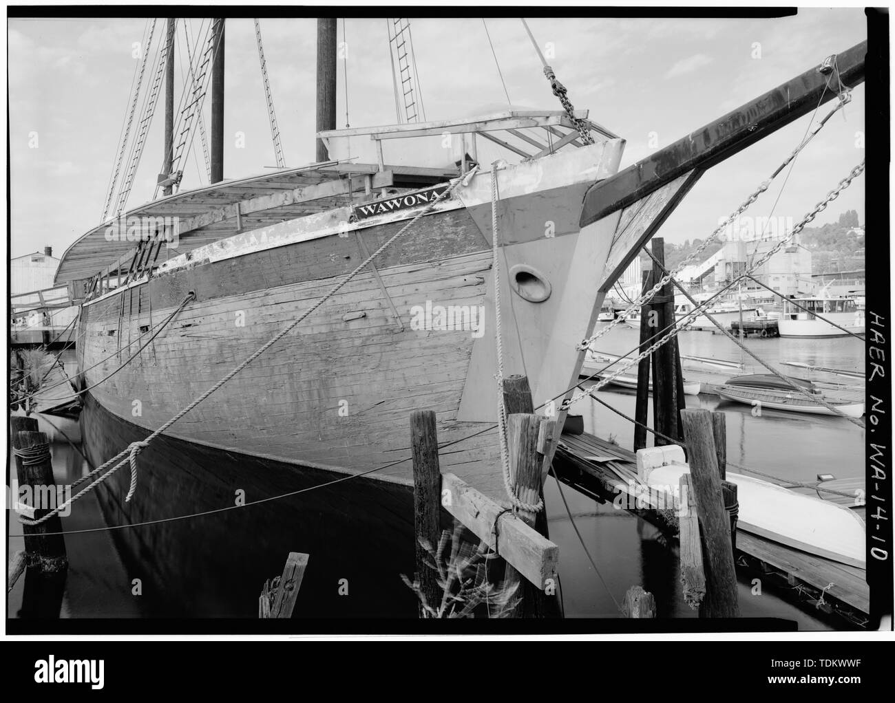 Schrägansicht der Bug des Schiffes, Hull, Stamm, und bugspriet von Steuerbord - Schoner WAWONA, 1018 Valley Street, Seattle, King County, WA; Bendixsen, Hans D; Dolbeer und Carson Lumber Company; Robinson Fischerei; Speichern unsere Schiffe (S.O.S.); nordwestlich Seaport aufgenommen; Anderson, Richard K, Sender; Morris, Scott, Sender; DeBoer, Ruth, Sender; Anderson, Richard K, Historiker; Lowe, Jet, Fotograf Stockfoto