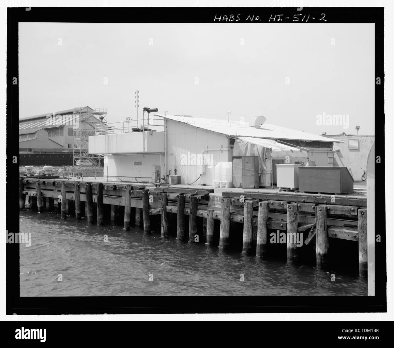 Insgesamt kontextbezogene Ansicht von Einrichtungen, S17 und S786, Facility 4-4 ein Jenseits, aus der Fabrik W-135, Blick Richtung Süden - US-Marinestützpunkt Pearl Harbor, Dry Dock Nr. 1, Pumpwell, Kurzschlußventil und Salzwasser Pumphouse, nördlichen Ende der Fifth Street, zwischen Dry Dock Nr. 1 und Anlage GD2, Pearl City, Honolulu County, HI Stockfoto