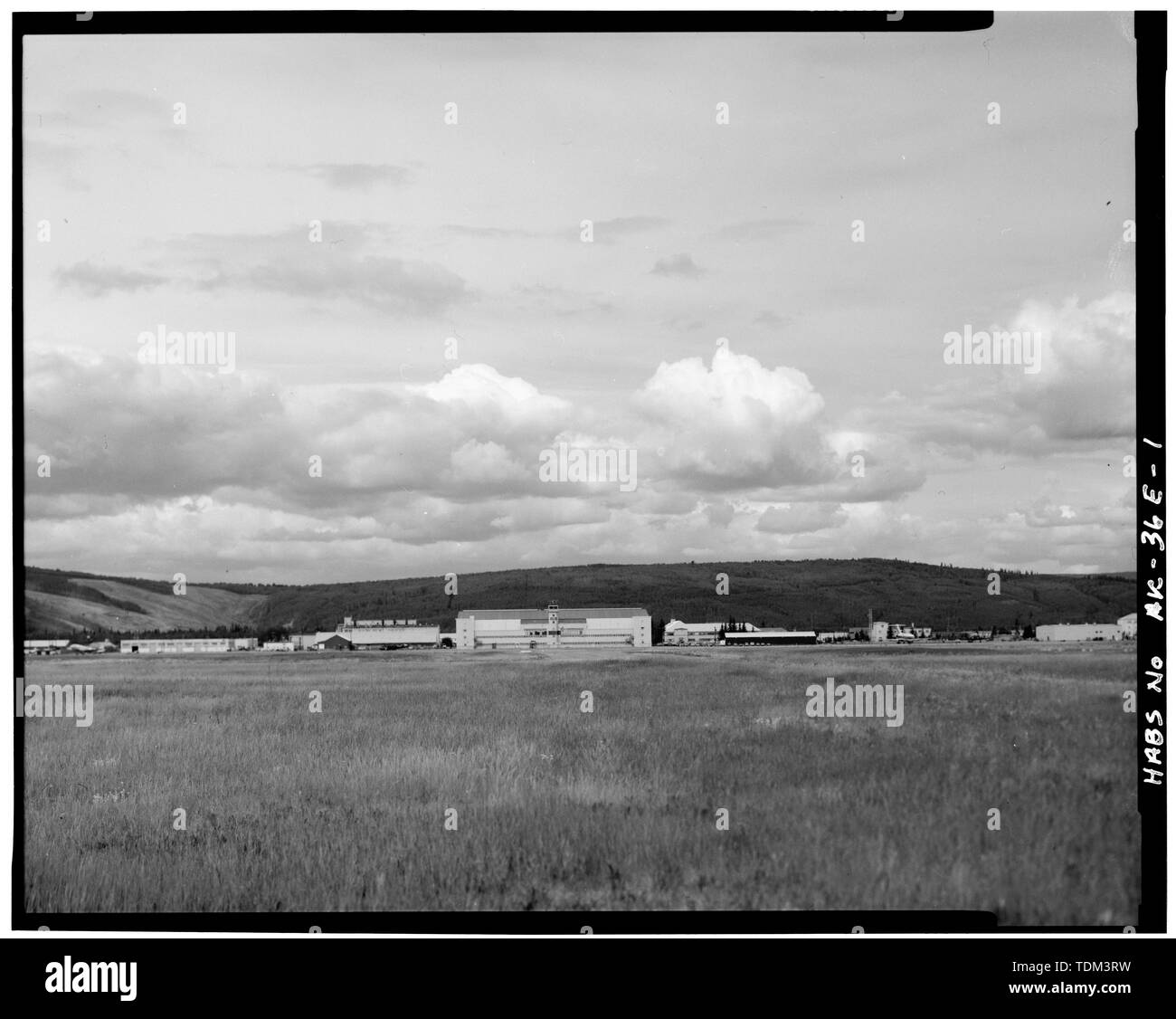 PANORAMA VON SÜDEN der Start- und Landebahn - Ladd Feld, Hangar Nr. 1, Fort Wainwright, Fairbanks, Fairbanks North Star Borough, AK Stockfoto