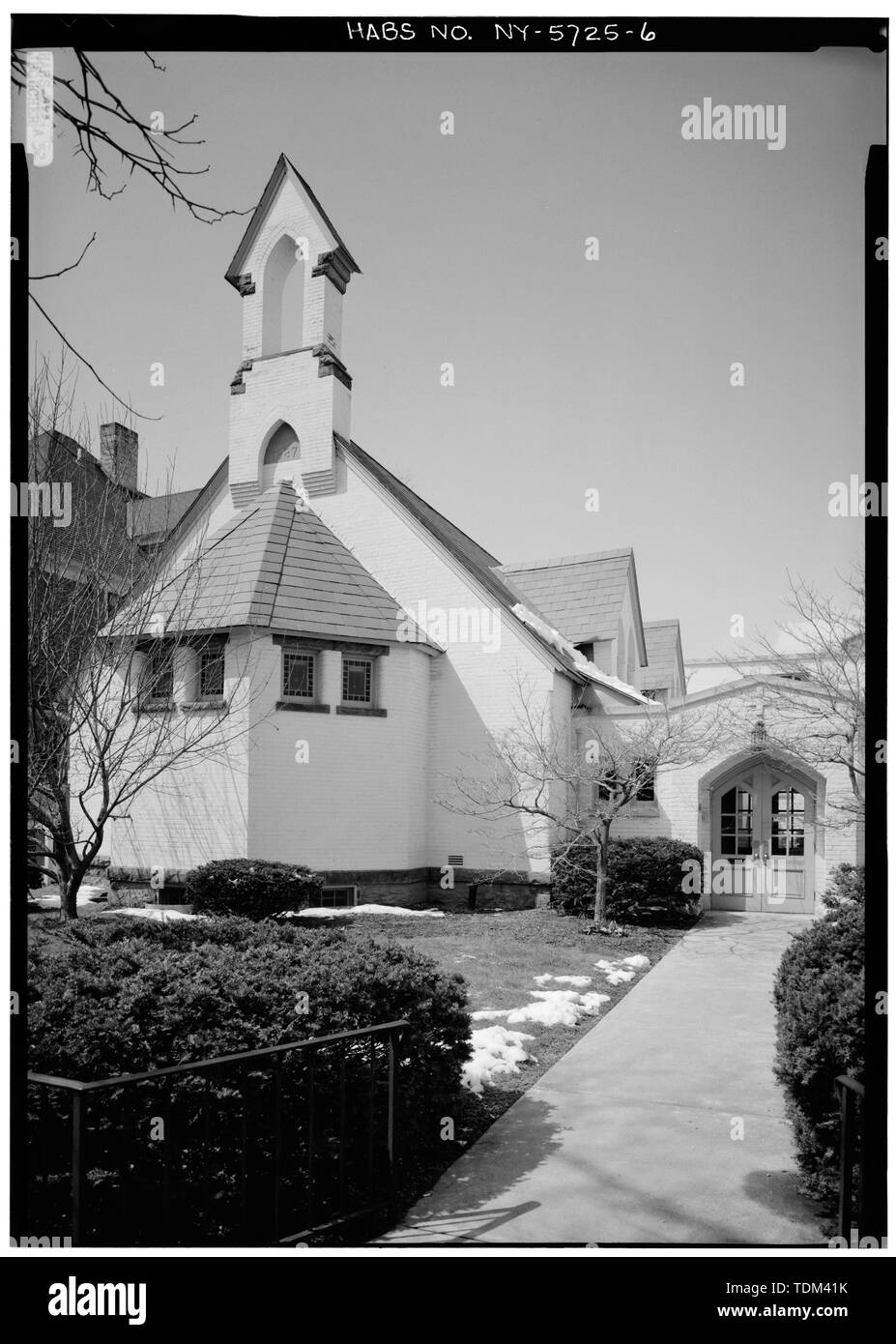 Pfarrhaus von Nordosten. - St. John's Episcopal Kirche und Pfarrhaus, 210 North Cayuga Straße, Ithaca, Tompkins County, NY Stockfoto