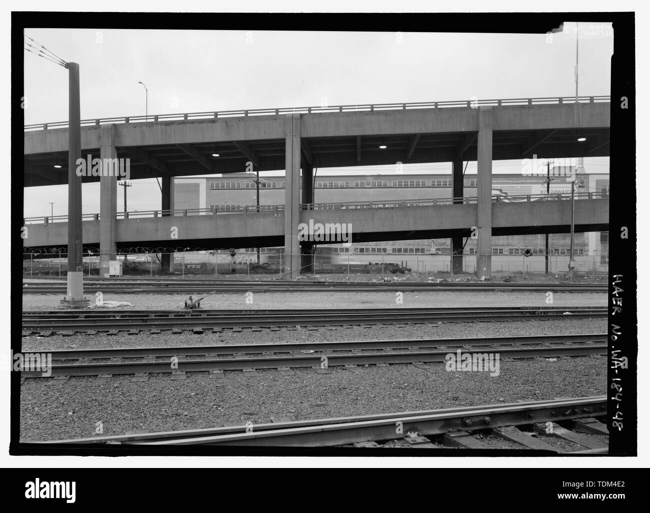 Teil von PANORAMA MIT FOTO Zahlen 46, 47, 49 UND 50 BILDEN EIN EINZIGES PANORAMA. - Alaskan Weise Viaduct und Batterie Street, Seattle, King County, WA; Stadt Seattle Engineering; Washington Abteilung der Landstraßen Brücke Division; Washington State Department of Transportation; Bollong, J W A; Murray, Ray; Morrison-Knudsen Company, Inc.; McRae Brüder; Stevens, George; Rumsey und Unternehmen; Finke, R W; nordwestlich Engineering Electric Company; Pazifik Auto und Gießerei; Willar Willar Bauunternehmen; Bauunternehmen; Washington State Department of Transportation, Sponsor Stockfoto