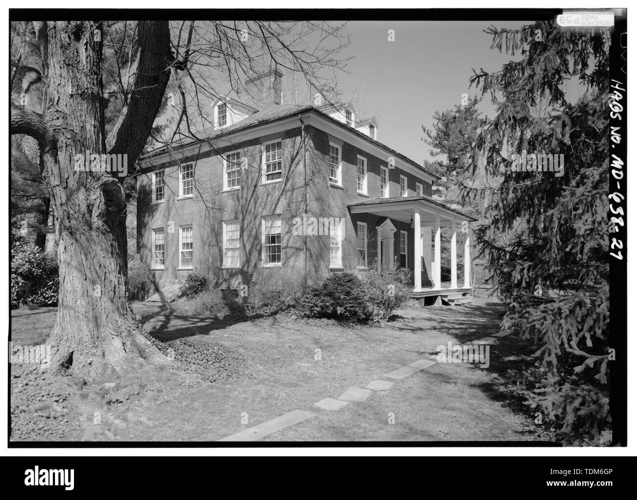 Blick von Osten (vorne) und SÜDEN, NORDWESTEN - Mount Lubentia, 601 Largo Straße, Largo, Prince George's County, MD; Magruder, Dennis; Boucher, Jack E; Preis, Virginia B, Sender Stockfoto