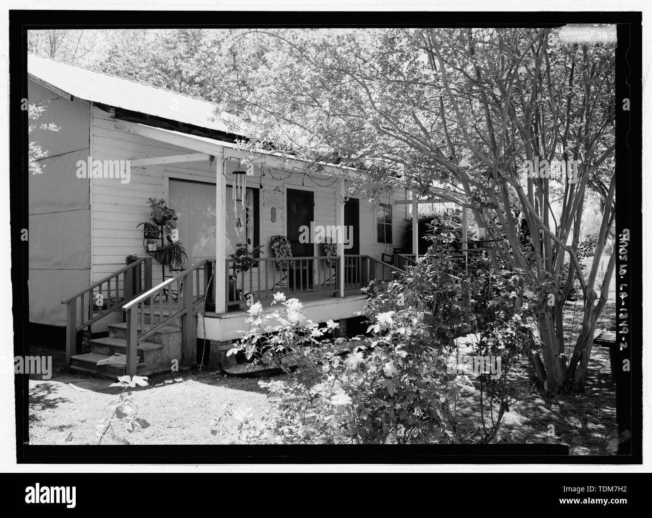 Blick von Norden FASSADE AUS DEM NORDOSTEN - Lair LaCour House, 2694 Louisiana State Highway 484, Natchez, Natchitoches Parish, LA; Cane River National Heritage Area Kommission, Sponsor; Preis, Virginia Barrett, Sender Stockfoto
