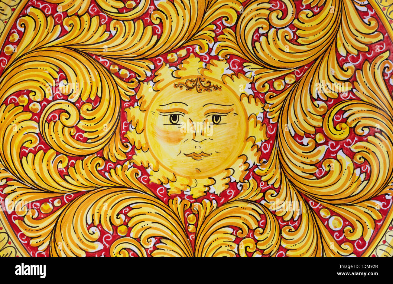 TAORMINA, Italien - 9. April 2018: Die Sonne - Details der sizilianische Keramik. Stockfoto