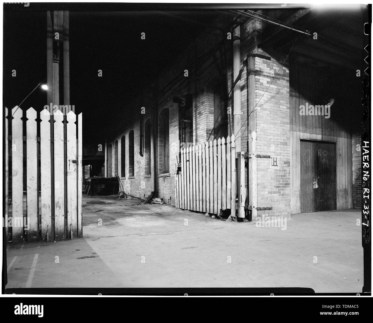 Durchgang zu PAVILLON EMPFANGSGEBÄUDE - Francis Street Bridge, unterhalb der Vorsehung der Union Station und Viadukt, Vorsehung, Providence County, Rhode Island; AMTRAK; Boston Bridge arbeitet, New York, New Haven, Hartford Railroad; Barrett, William E, Fotograf Stockfoto