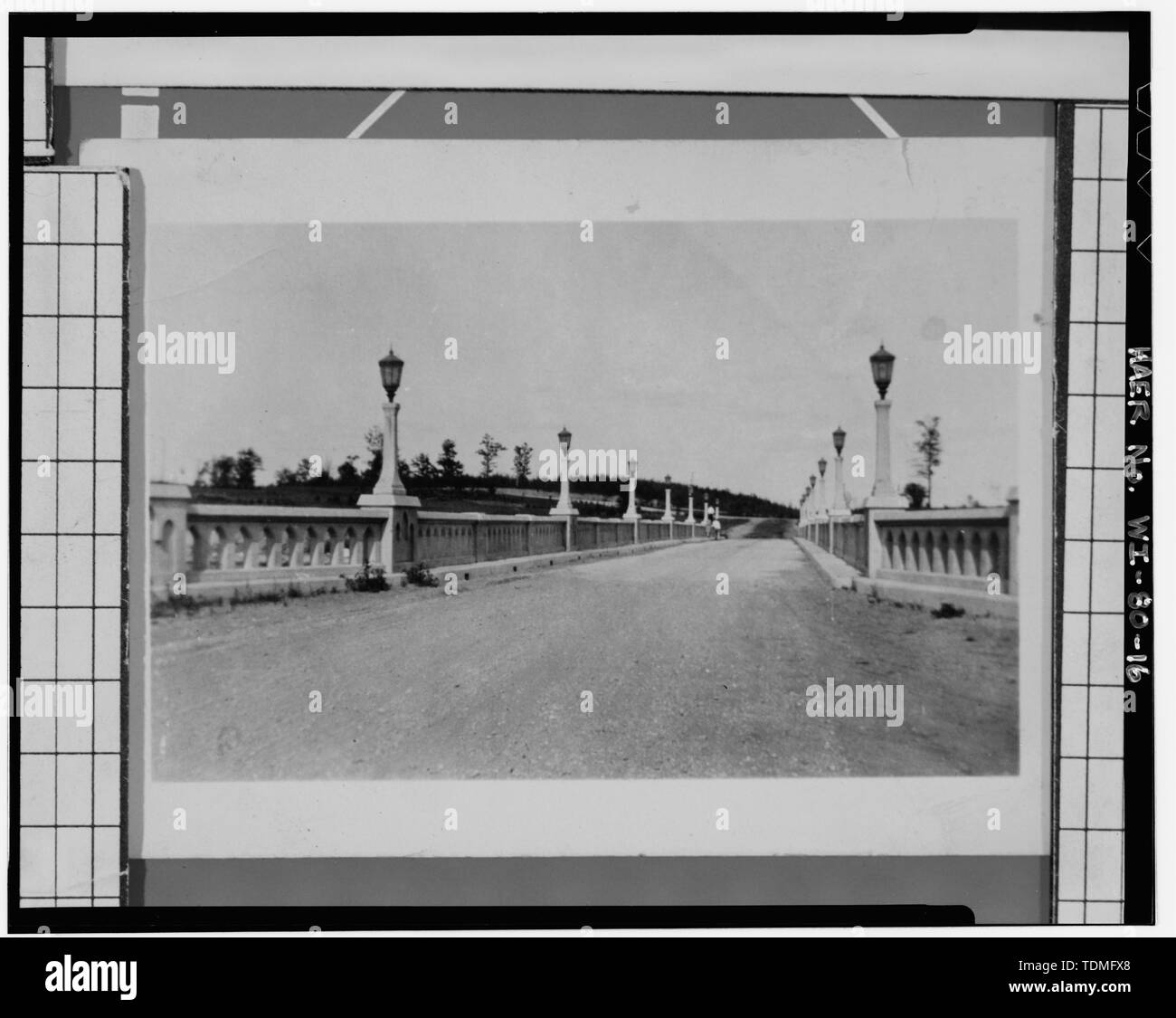 Fotokopie des historischen FOTO DER BRÜCKE UND ORIGINAL LEUCHTEN, Ansicht Ost - Menominee River Bridge, Spanning Menominee River an der Grafschaft Lkw Higway K, Amberg, Marinette County, WI Stockfoto