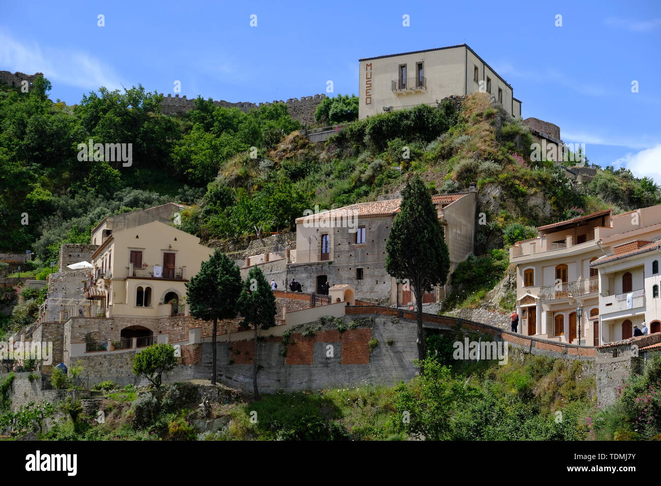 Die mittelalterliche Burg auf dem Gipfel des Monte Tauro, Taormina, Sizilien, Italien Stockfoto