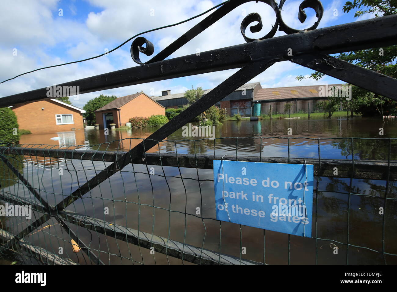 Häuser, die teilweise unter Wasser Hochwasser in Wainfleet Allerheiligen, Lincolnshire, wo Straßen und Eigenschaften nach der Stadt überschwemmt hatte mehr als zwei Monate Regen umgeben in nur zwei Tagen. Stockfoto