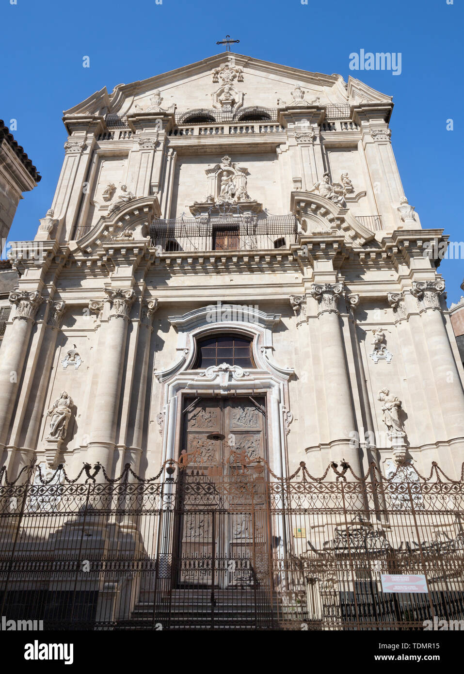 Catania - Das barocke Portal der Kirche Chiesa di San Benedetto. Stockfoto