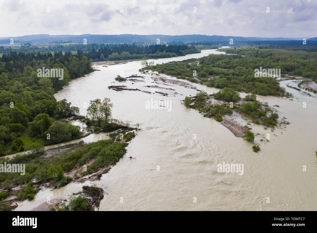 Isar bei Hochwasser, Naturschutzgebiet Isarauen, Geretsried, Drone, Oberbayern, Bayern, Deutschland Stockfoto