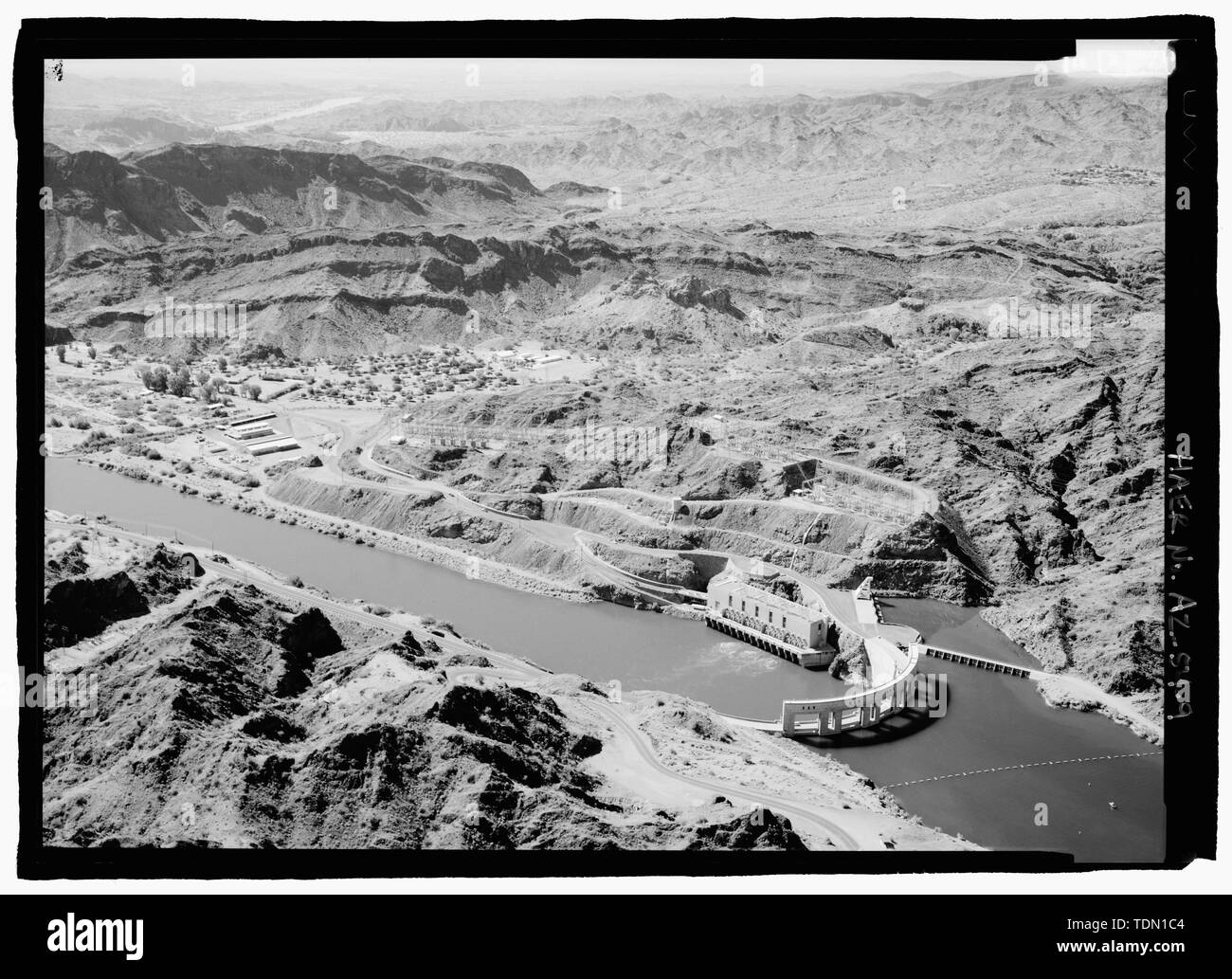 Parker Dam, nach Südwesten. - Parker Dam, Spanning Colorado River zwischen AZ und CA, Parker, La Paz County, AZ Stockfoto