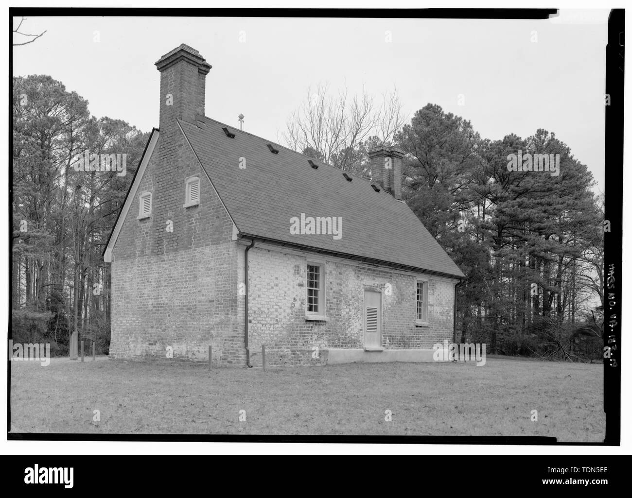 Perspektivische Ansicht des Kiskiack, Blick von Südosten im Osten (hinten) Höhe und südlich Gable End-Kiskiack, Naval Mine Depot, State Route 238 Nähe, Yorktown, York County, VA Stockfoto
