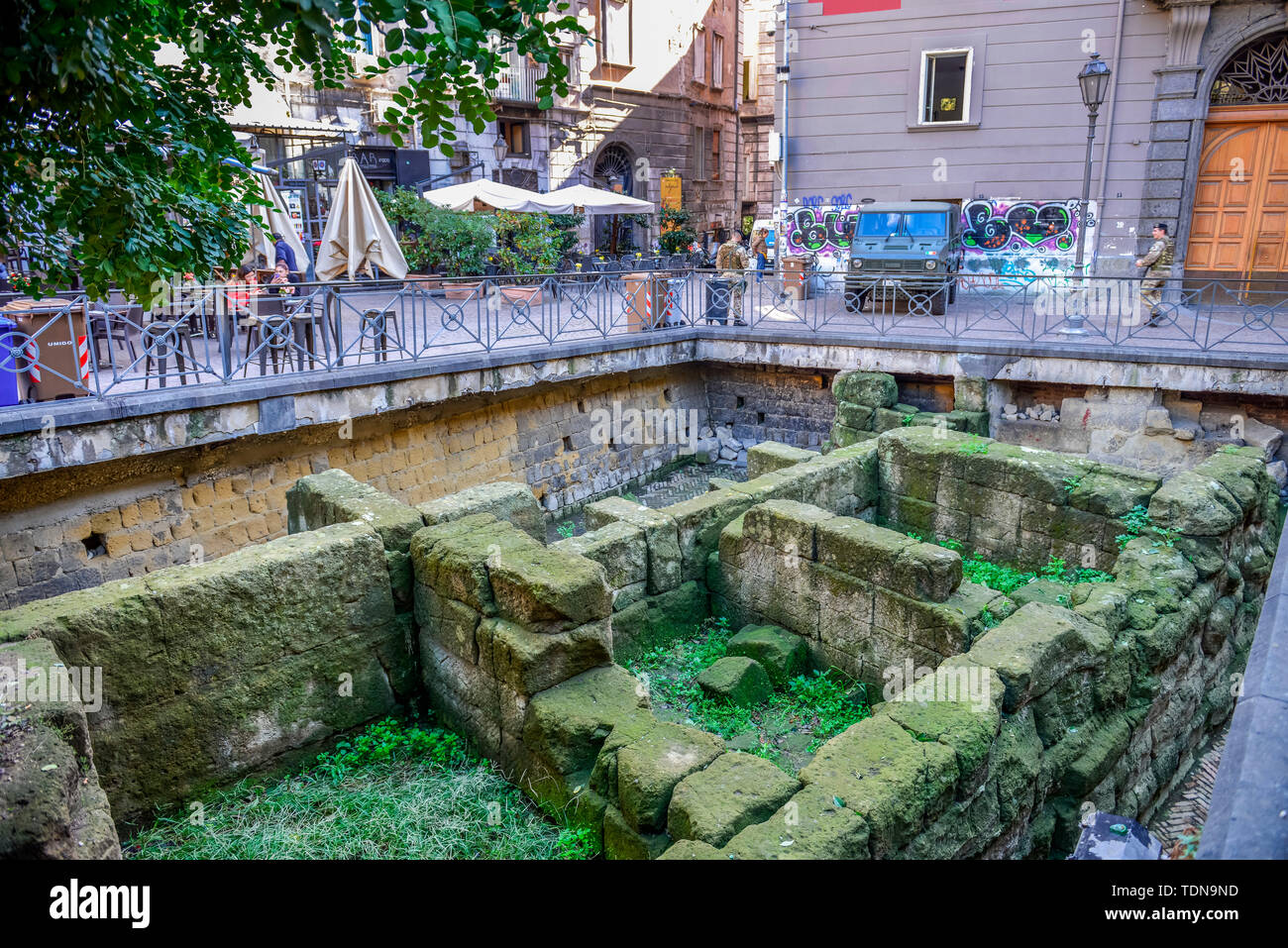 Griechische Stadtmauern, Piazza Vincenzo Bellini, Neapel, Italien Stockfoto