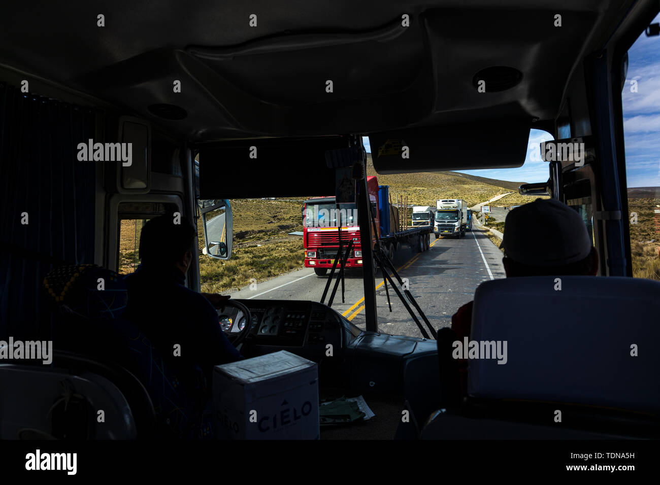 Ansichten aus einem Reisebus auf dem Weg nach Puno, Peru, Südamerika Stockfoto