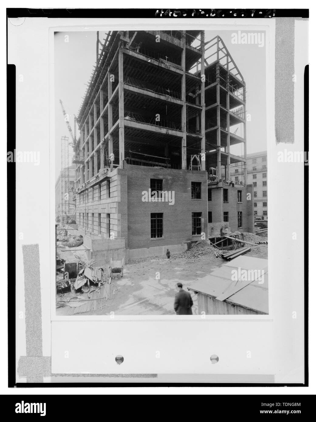 Fotokopie des ursprünglichen schwarz-weiß-silber Gelatine drucken, WEST END von der Pennsylvania Avenue ELL ZEIGEN TEMPORÄRE BRICK WALL, 1. März 1935, Fotograf Reni - Internal Revenue Service Hauptsitz, 1111 Constitution Avenue Northwest, Washington, District of Columbia, DC Stockfoto