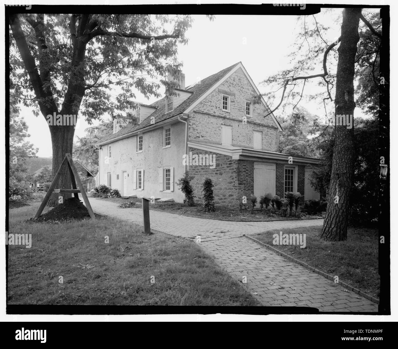 Blick von Südwesten. - John bartram Haus und Garten, Haus, 54th Street und Lindbergh Boulevard, Philadelphia, Philadelphia County, PA; Bartram, John; Eastwick, Andrew; Carr, Robert; Carr, Ann Bartram; John bartram Association; Jacobs, James A, Historiker; Elliott, Joseph, Fotograf; Stamm, Mary Ellen, delineator; Falwell, Kathryn A, delineator; Villavicencio, Kelton, delineator; Jorge Luis Arzola, Robert R, Projekt Manager Stockfoto