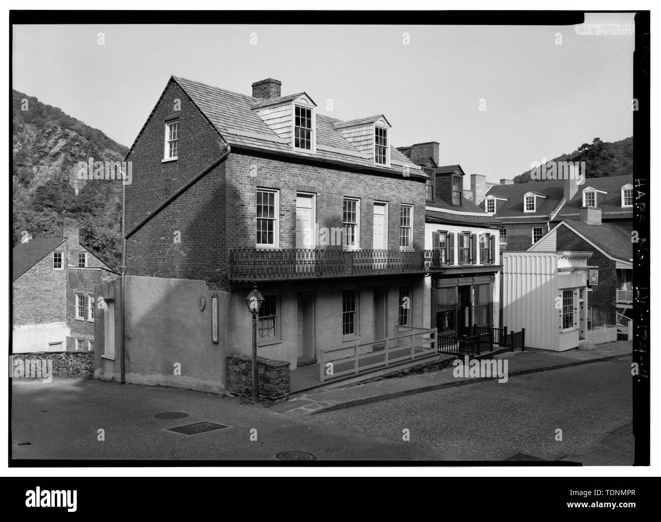 Blick aus dem Westen. - Roeder Haus, Nordostecke der High Street und Hog Alley, Harpers Ferry, Jefferson County WV; Roeder, Friedrich A; Kern, John; Lindstrom, F J, Sender; Preis, Virginia B, Sender Stockfoto