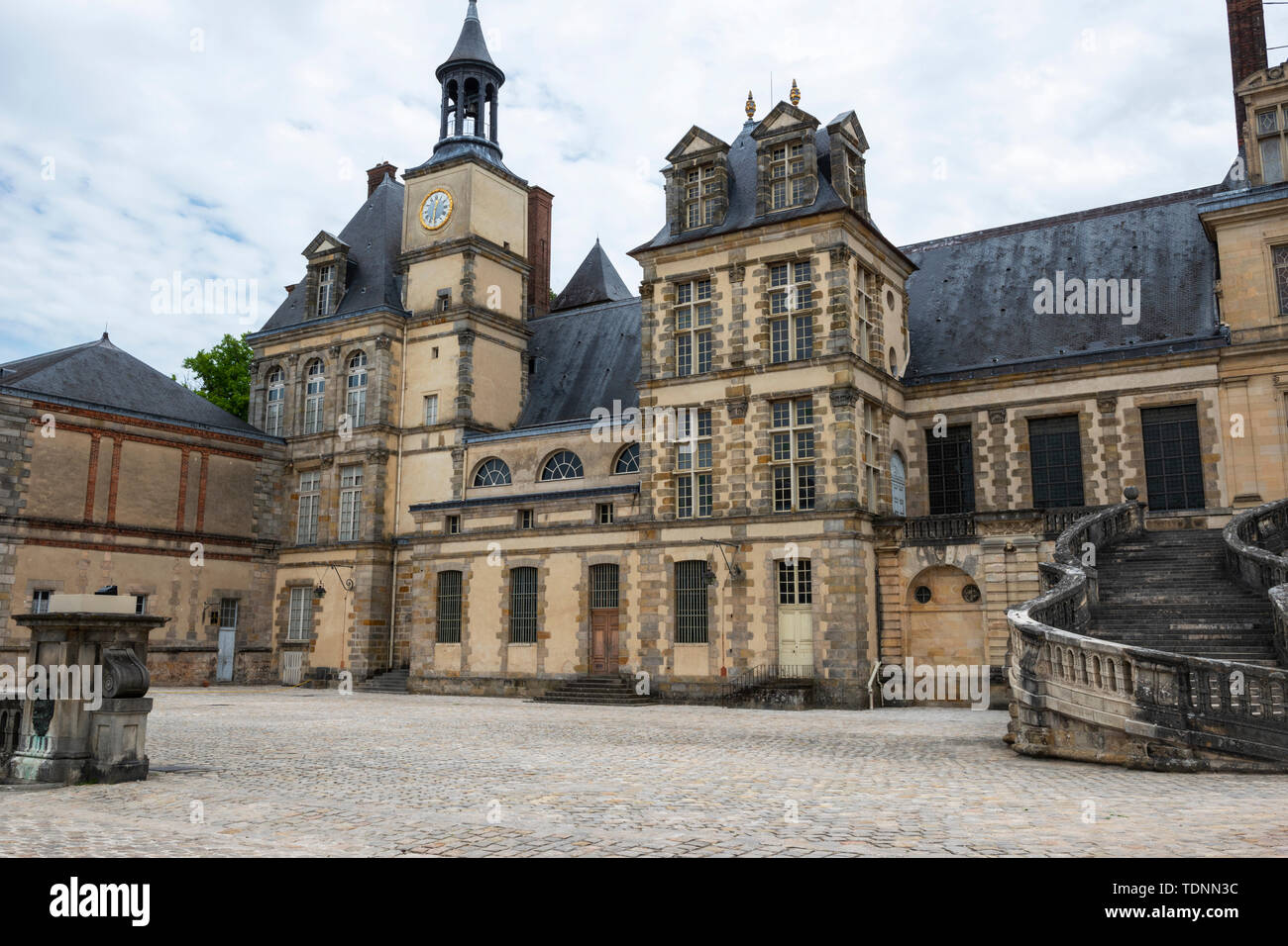 Im Innenhof des Château de Fontainebleau, Seine-et-Marne, Region Île-de-France, Frankreich Stockfoto