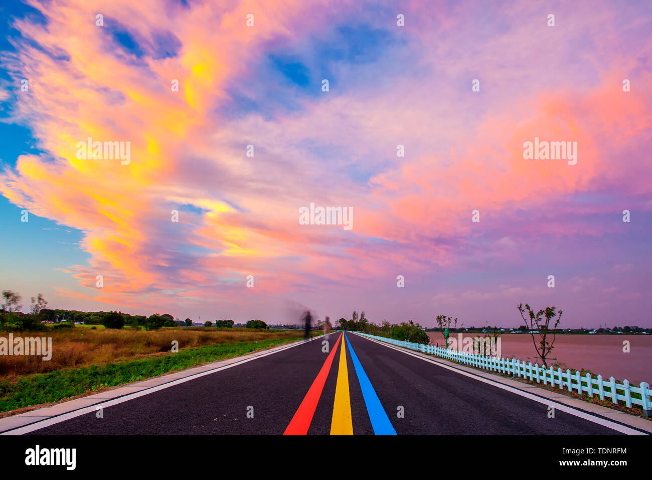 Sonnenuntergang, Lakeside, Swift, Goose Lake, Slow Start- und Landebahn Stockfoto