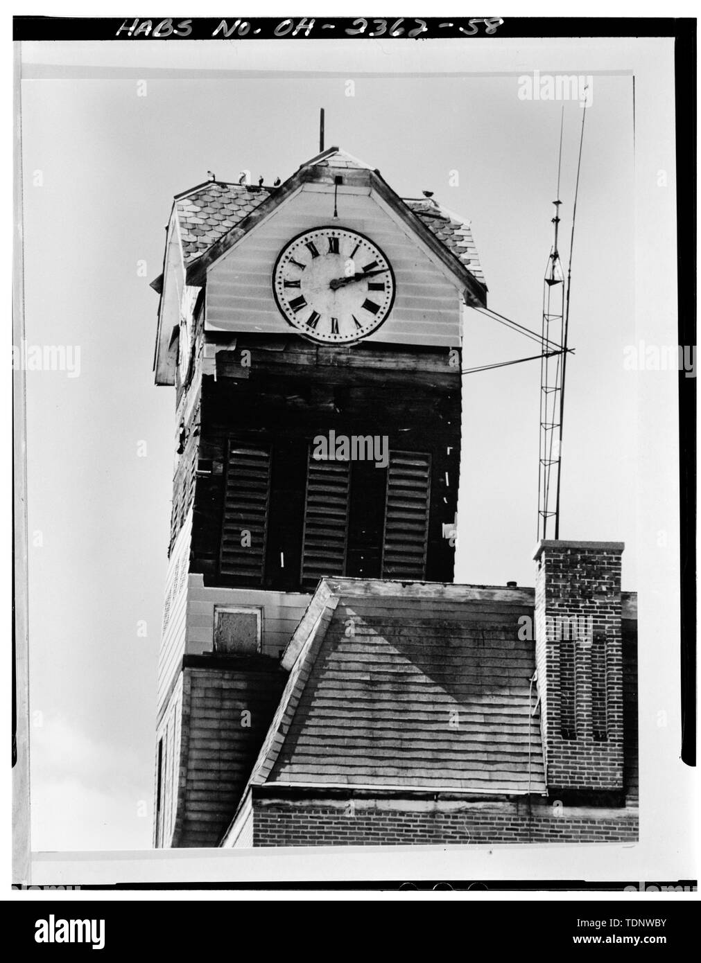 Fotokopie des Foto (von Hobeln Ressourcen Datei, 3. Oktober 1989) Clock Tower, AUS DEM ESE-Crestline Rathaus, Bucyrus und Thoman Straßen, Crestline, Crawford County, OH Stockfoto