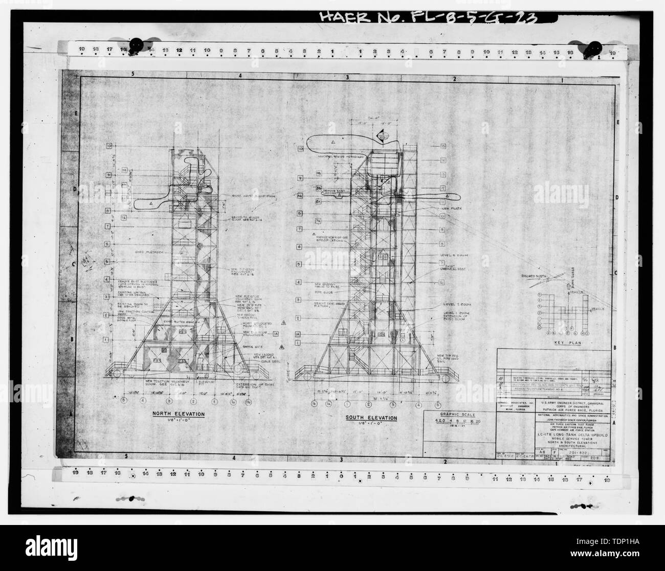 Fotokopie der technischen Zeichnung. LC-17 B LONG TANK DELTA UPBUILD-MOBILE SERVICE TOWER, Nord und Süd ERHÖHUNGEN - Architektur-, April 1969. - Cape Canaveral Air Station, Launch Complex 17, 28417, East End von Lighthouse Road, Cape Canaveral, Brevard County, FL Stockfoto Fotokopie der technischen Zeichnung. LC-17 B LONG TANK DELTA UPBUILD-MOBILE SERVICE TOWER, Nord und Süd ERHÖHUNGEN - Architektur-, April 1969. - Cape Canaveral Air Station, Launch Complex 17, 28417, East End von Lighthouse Road, Cape Canaveral, Brevard County, FL Stockfoto