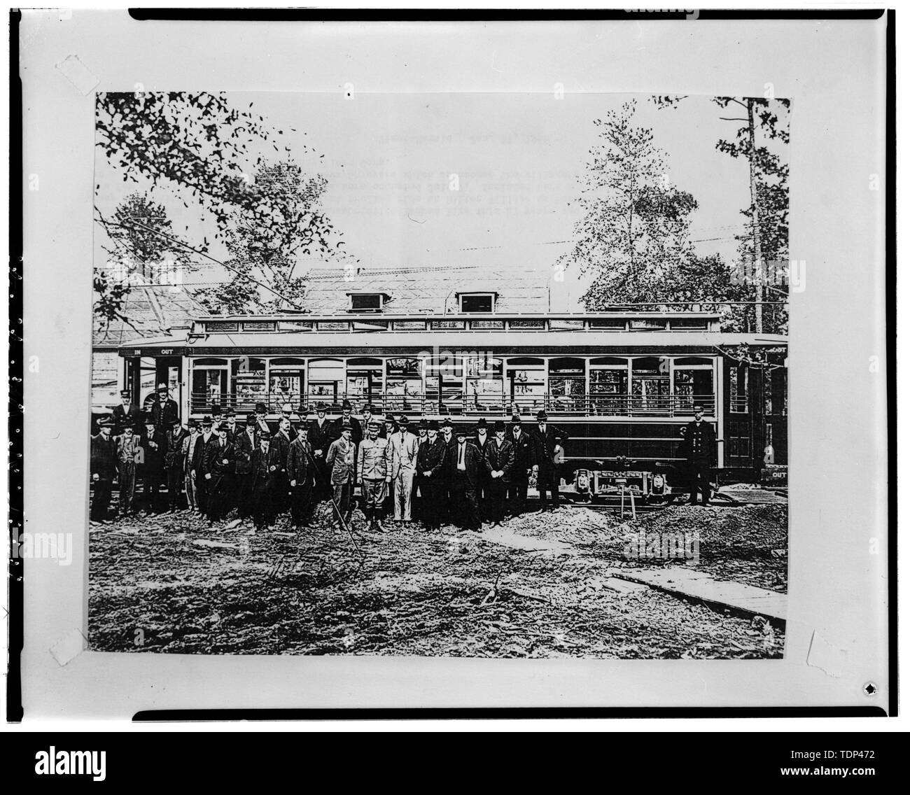 (Pentran Datei), (von Alexander Braun Halbinsel's letzte Straße Autos, Tagespresse, 15. Januar 1956) Fotograf unbekannt. Die erste Straßenbahn (mit Würdenträgern) das Ausführen von Newport News in einer neuen Wohnsiedlung namens Hilton Village im September 1918 zu machen. - Newport News und Alten Punkt Bahnhof und Electric Company, Trolley Scheune und Verwaltungsgebäude, 3400 Victoria Boulevard, Hampton, Hampton, VA Stockfoto