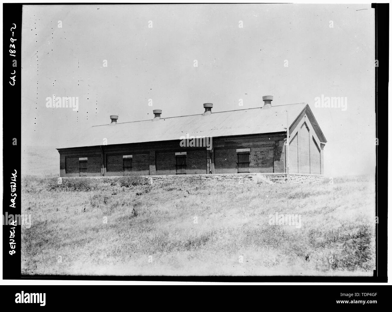 (Aus Benicia Arsenal) U.S. Army Fotograf Datum unbekannt Gebäude Nr. 13 oder 14 (nicht gekennzeichnet) - Benicia Arsenal, Powder Magazine Nr. 5, an der Kreuzung von Interstate Highways 680 und 780, Benicia, Solano County, CA Stockfoto